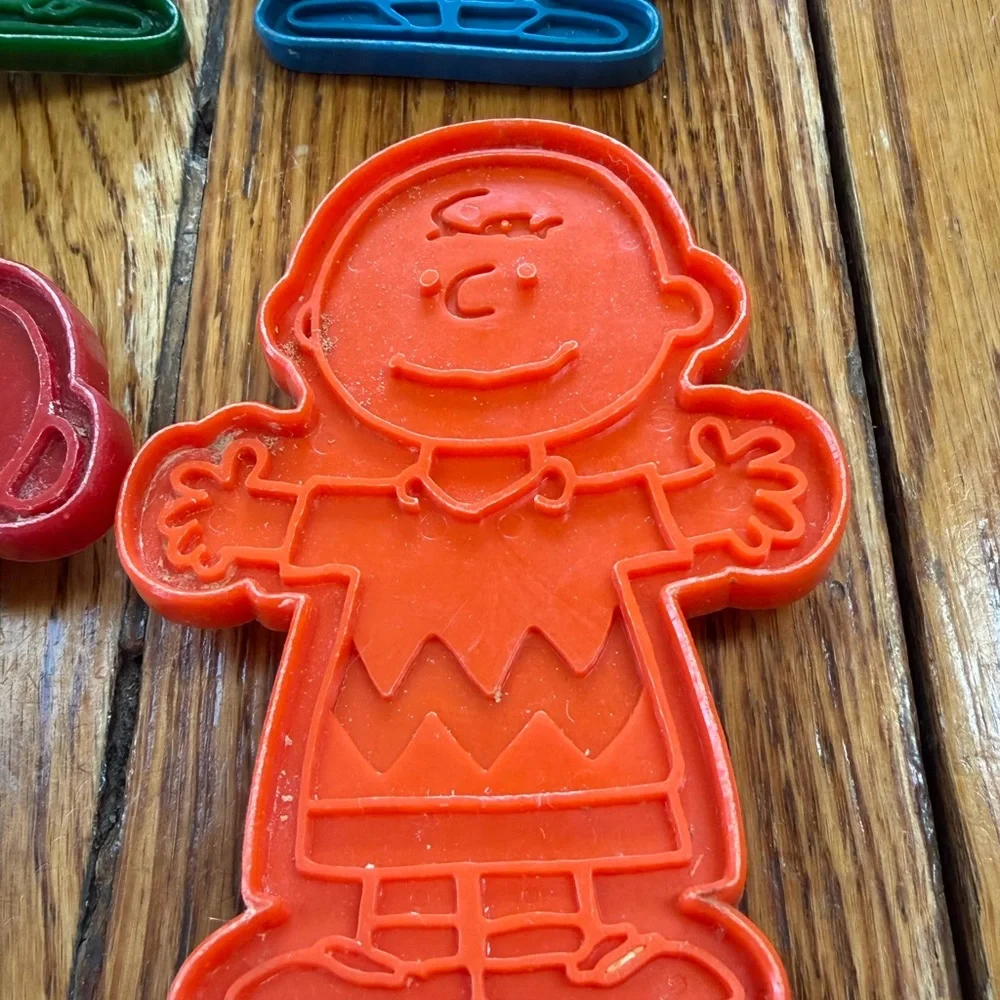 Charlie Brown Peanuts plastic cookie cutters.  Good condition. Set of four.
